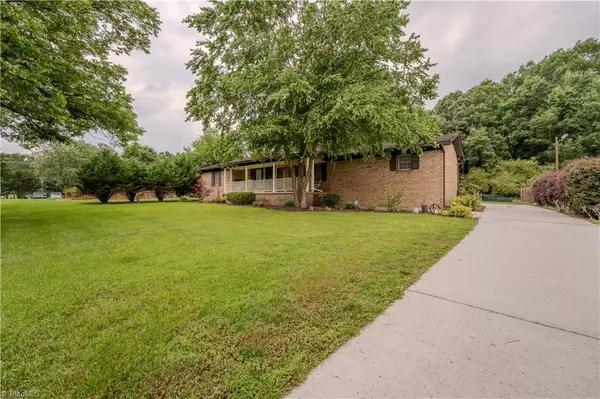 Thomasville, NC 27360,307 Pineywood RD