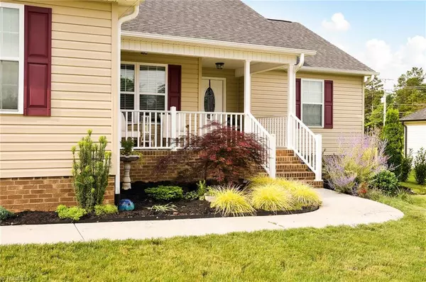 Thomasville, NC 27360,104 Brooke Ridge DR