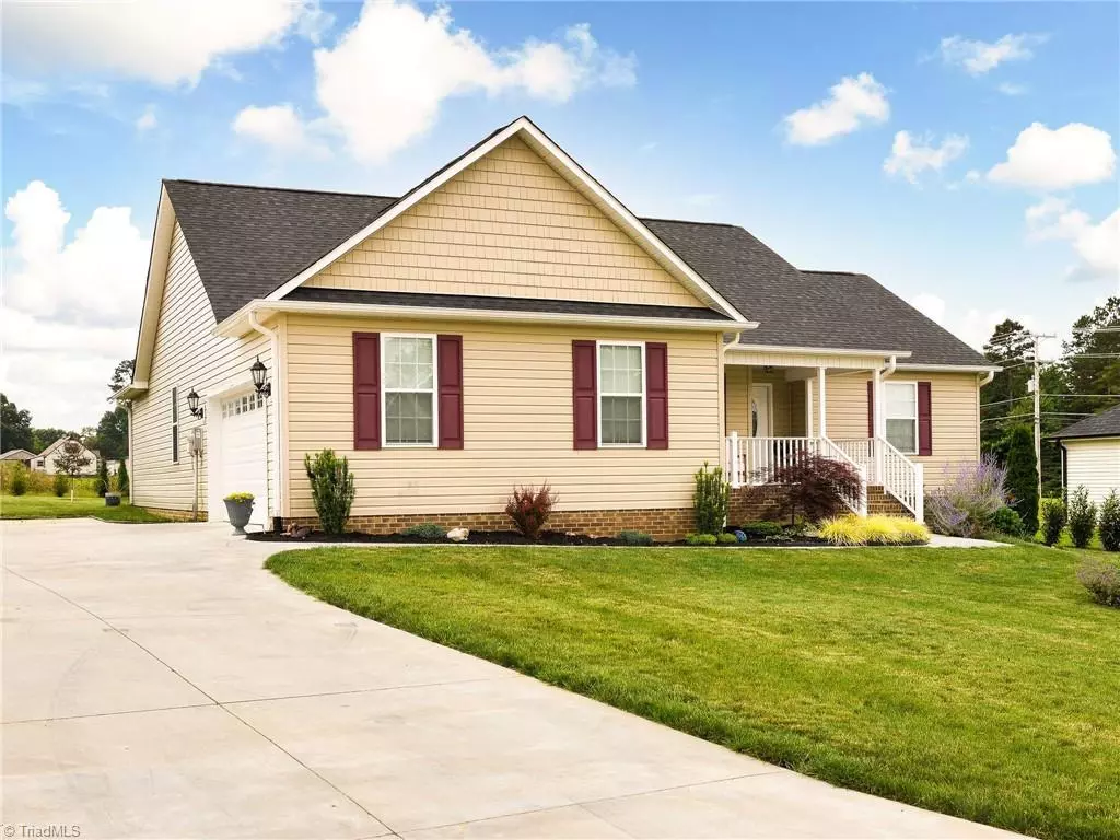 Thomasville, NC 27360,104 Brooke Ridge DR