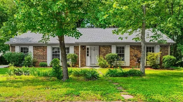 4 Manard CT, Greensboro, NC 27407