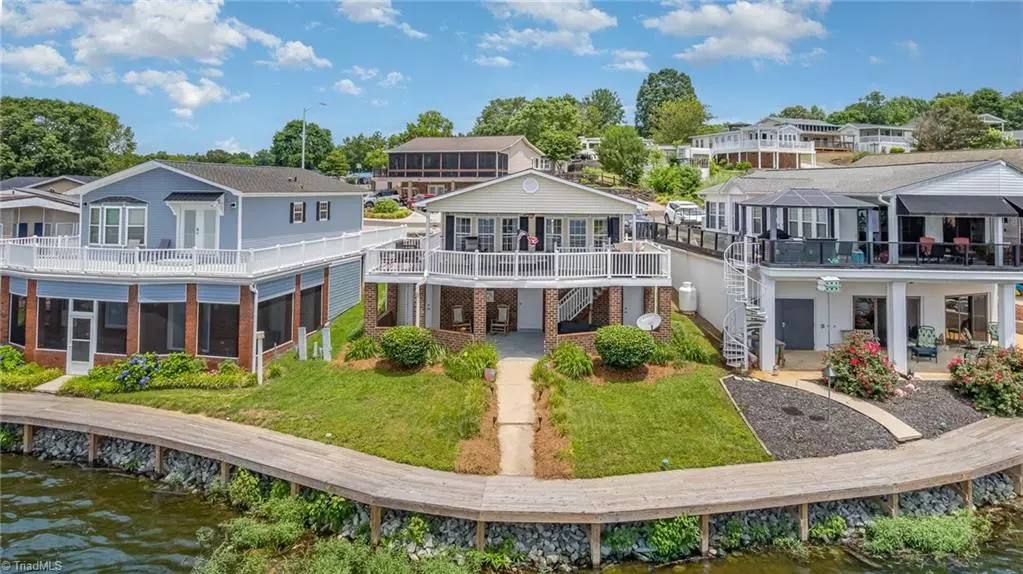 141 Badin Lake CIR, New London, NC 28127