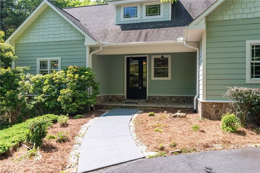Roaring Gap, NC 28668,124 Meadowview RD