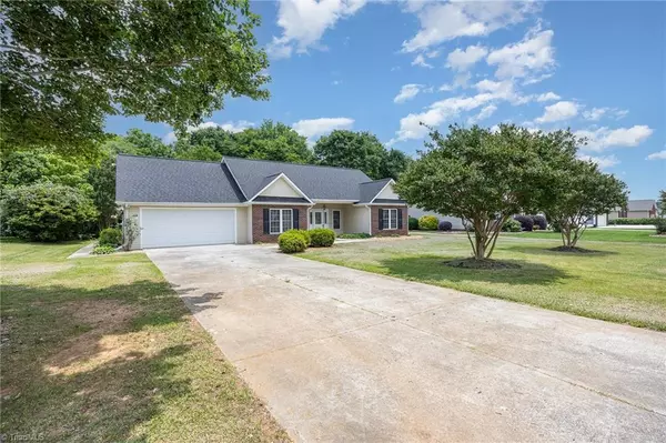 Mocksville, NC 27028,169 Charleston Ridge DR