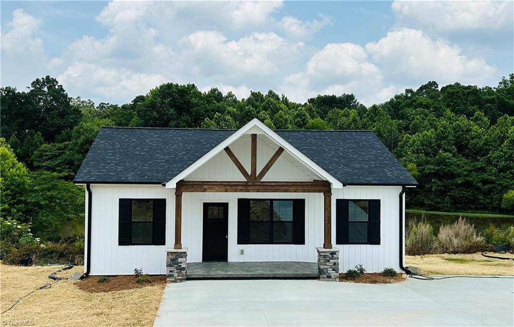 Thomasville, NC 27360,103 Lakeshore DR