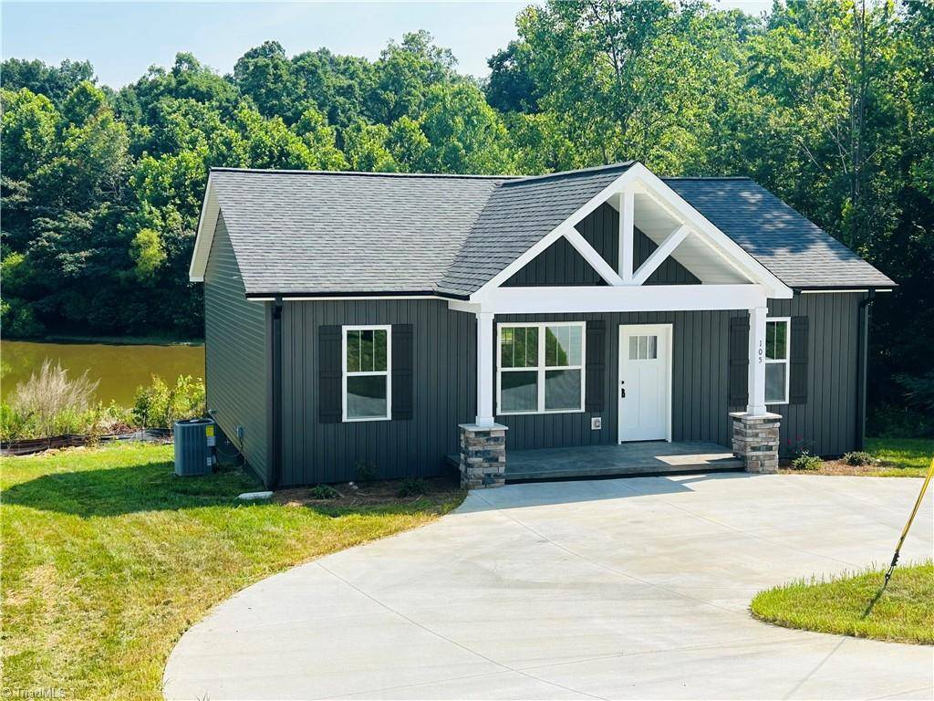 105 Lakeshore DR, Thomasville, NC 27360