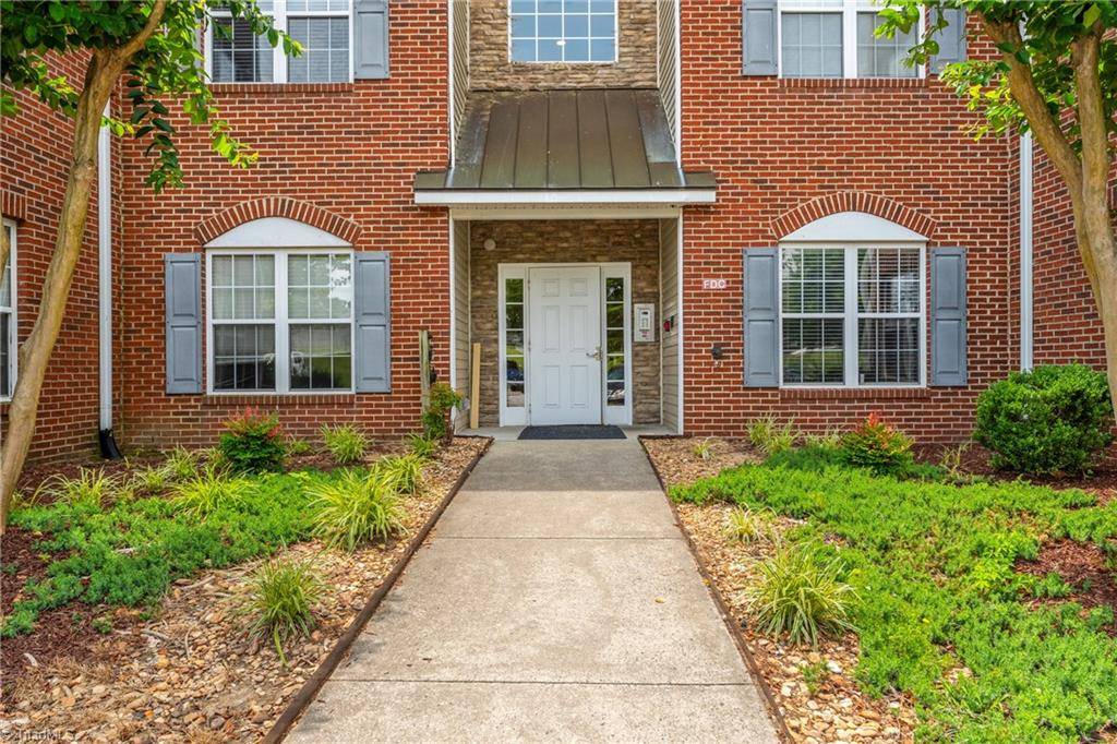 6941 Hanesbrook CIR #204, Clemmons, NC 27012