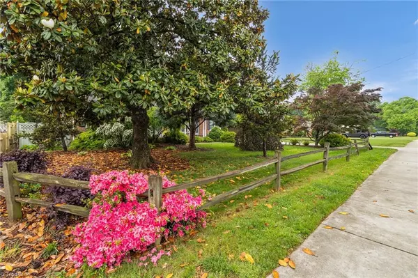 High Point, NC 27265,516 Oakview RD
