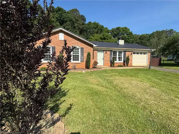 King, NC 27021,210 Hillcrest DR