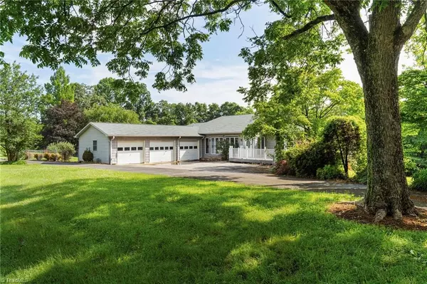 1805 Garner RD, Yadkinville, NC 27055