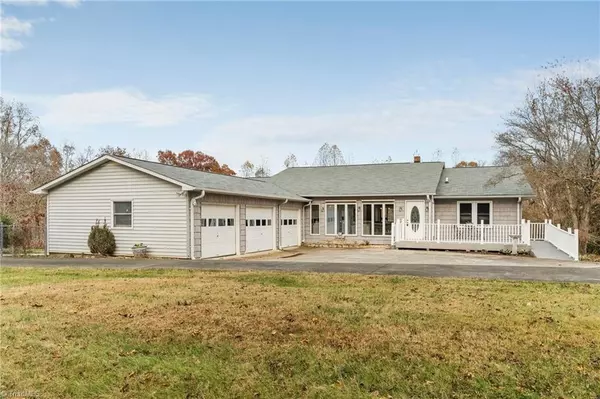 1805 Garner RD, Yadkinville, NC 27055