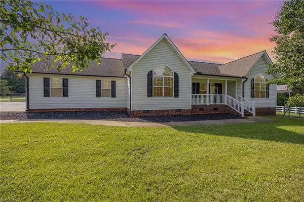 2216 Heritage View LN, Thomasville, NC 27360