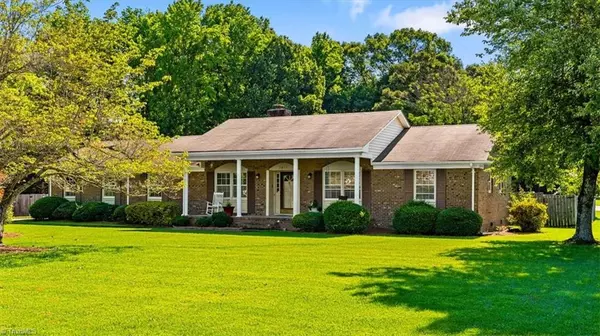 5409 Forest Oaks DR, Greensboro, NC 27406