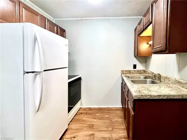 Winston-salem, NC 27106,3951, 3955, 3960, 3981 Bradford CT