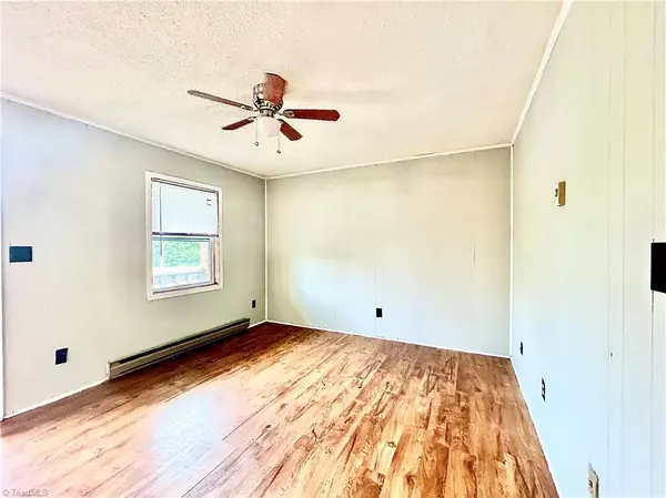 Winston-salem, NC 27106,3951, 3955, 3960, 3981 Bradford CT