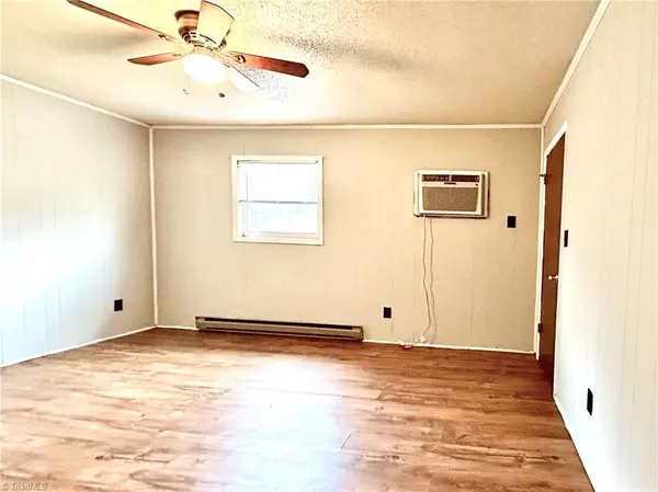 Winston-salem, NC 27106,3951, 3955, 3960, 3981 Bradford CT