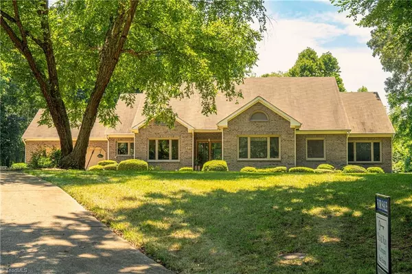910 Whitney CT, High Point, NC 27265