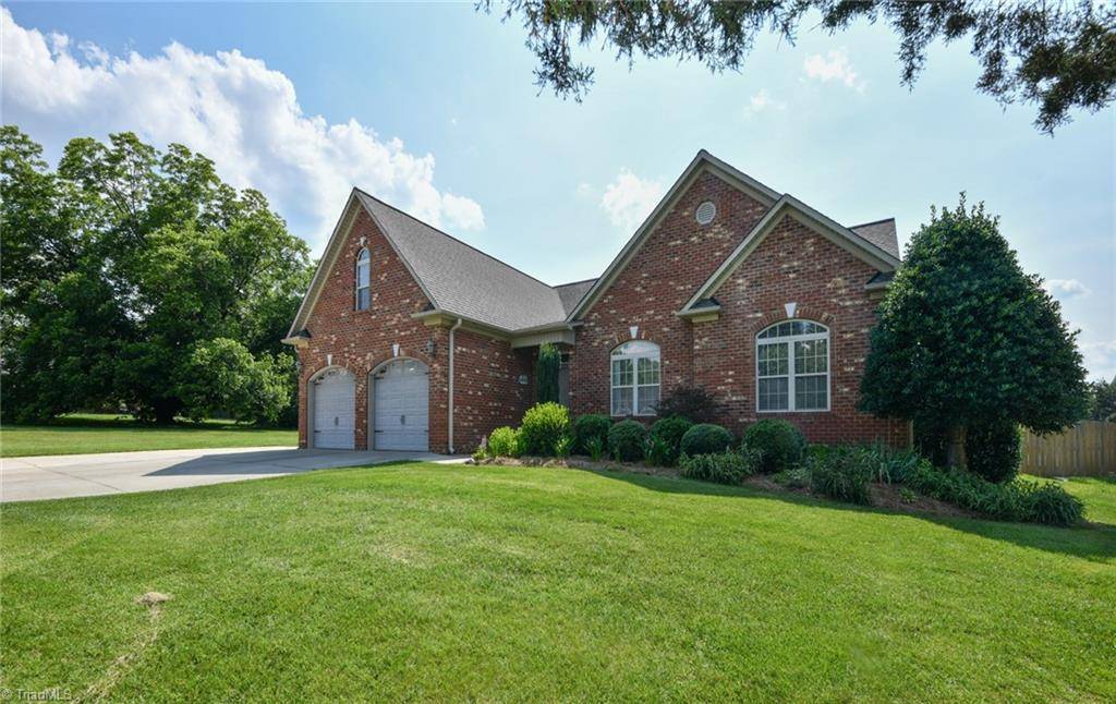 Kernersville, NC 27284,913 Aquaview DR