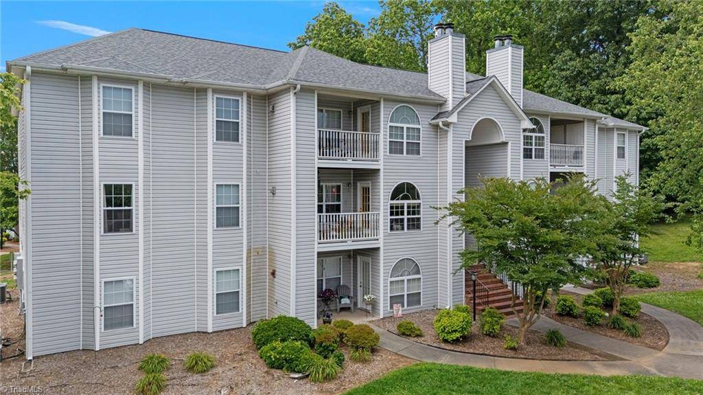 Winston-salem, NC 27103,221 Quietwood DR #221