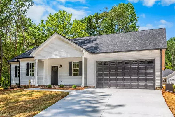 Yadkinville, NC 27055,512 Carolina AVE