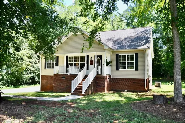 162 N Hazelwood DR, Mocksville, NC 27028