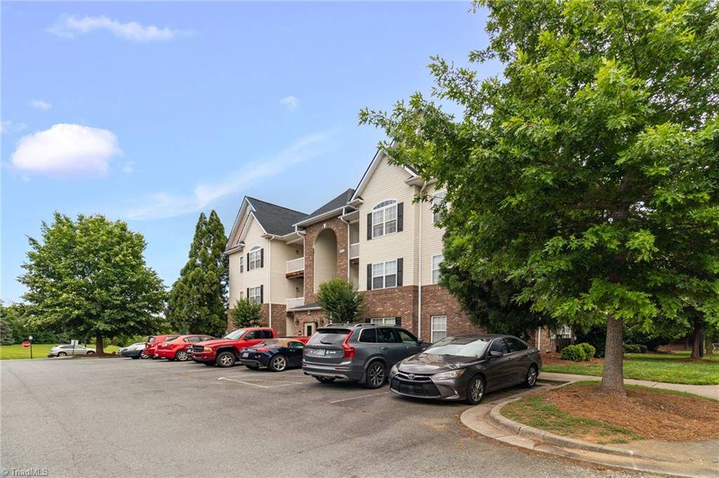 Winston-salem, NC 27103,2421 Eagle Creek CT