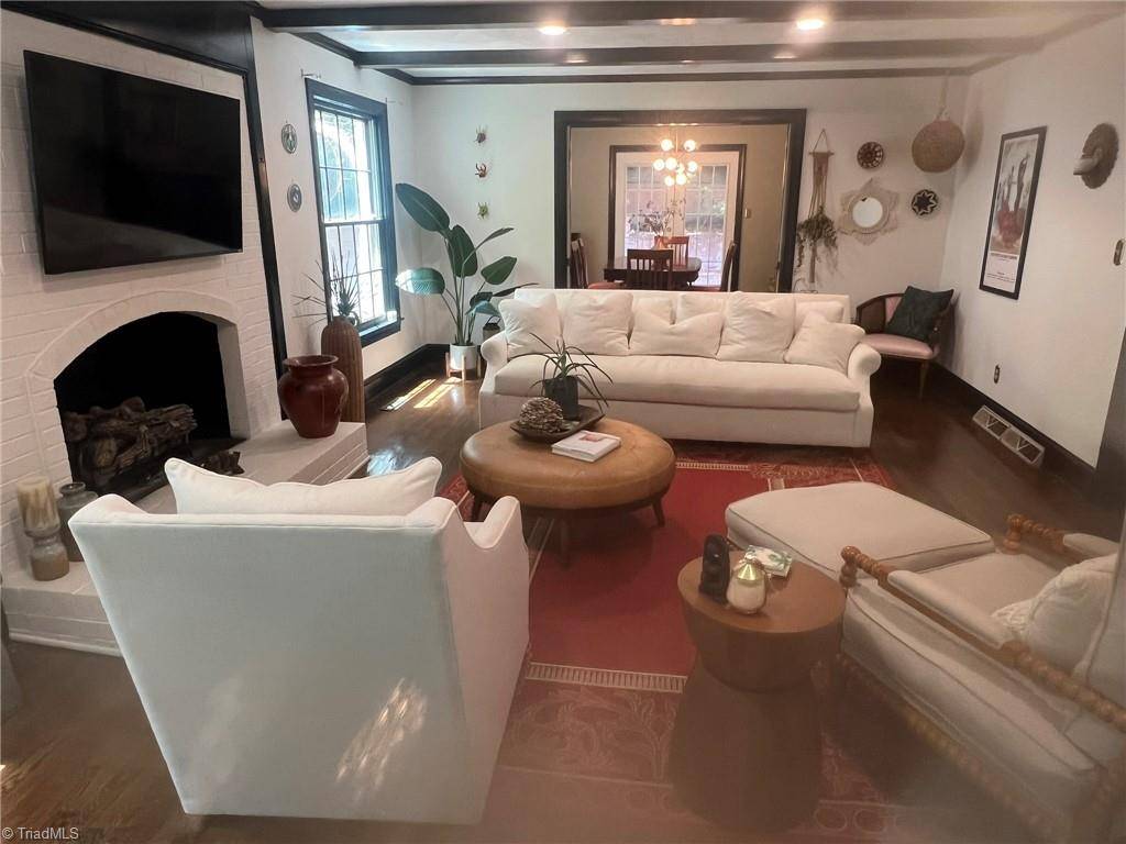 Winston-salem, NC 27104,590 Knob View DR