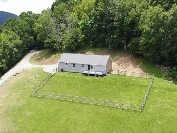 Boone, NC 28607,242 Hickory Heights DR