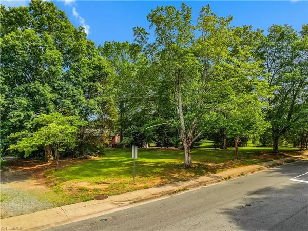 Winston-salem, NC 27104,4112 Country Club RD