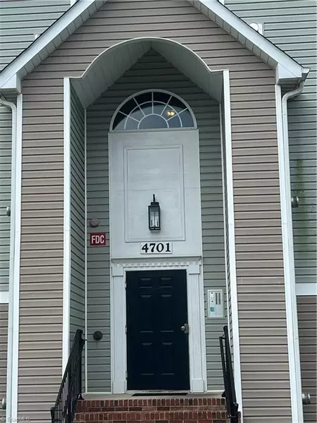 4701 Pennoak LN, Greensboro, NC 27407