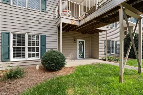 226 Lola LN #102, Pilot Mountain, NC 27041