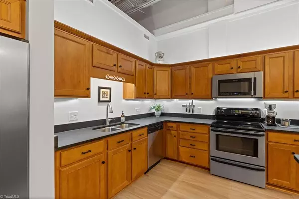 West Jefferson, NC 28694,215 S Jefferson AVE #102