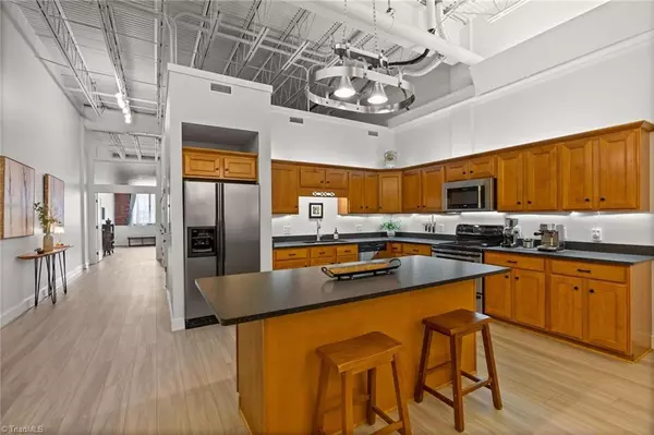 West Jefferson, NC 28694,215 S Jefferson AVE #102