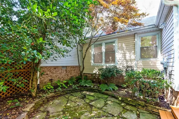 Greensboro, NC 27410,800 Carriage crossing LN #E