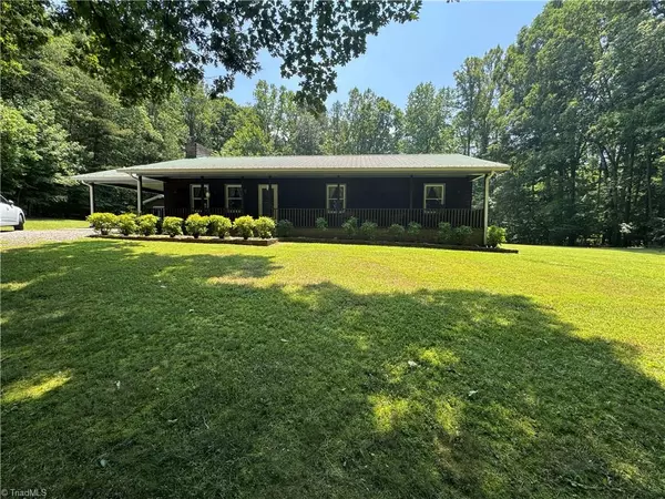 1115 Oak View DR, Tobaccoville, NC 27050