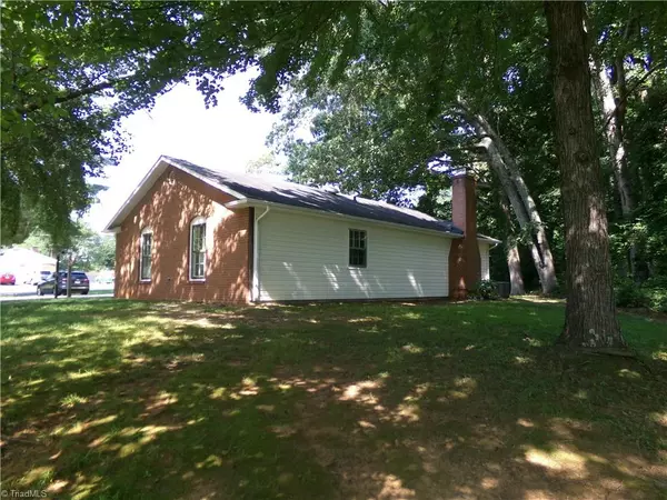 King, NC 27021,203 Turkey Hill DR