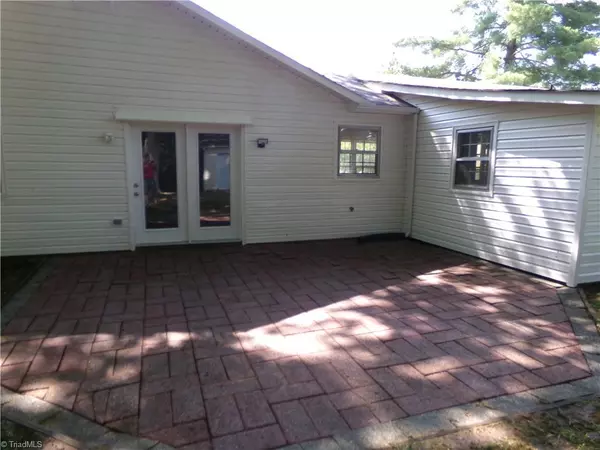 King, NC 27021,203 Turkey Hill DR