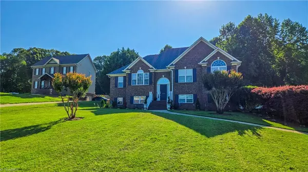 5333 Graycliff LN, Clemmons, NC 27012