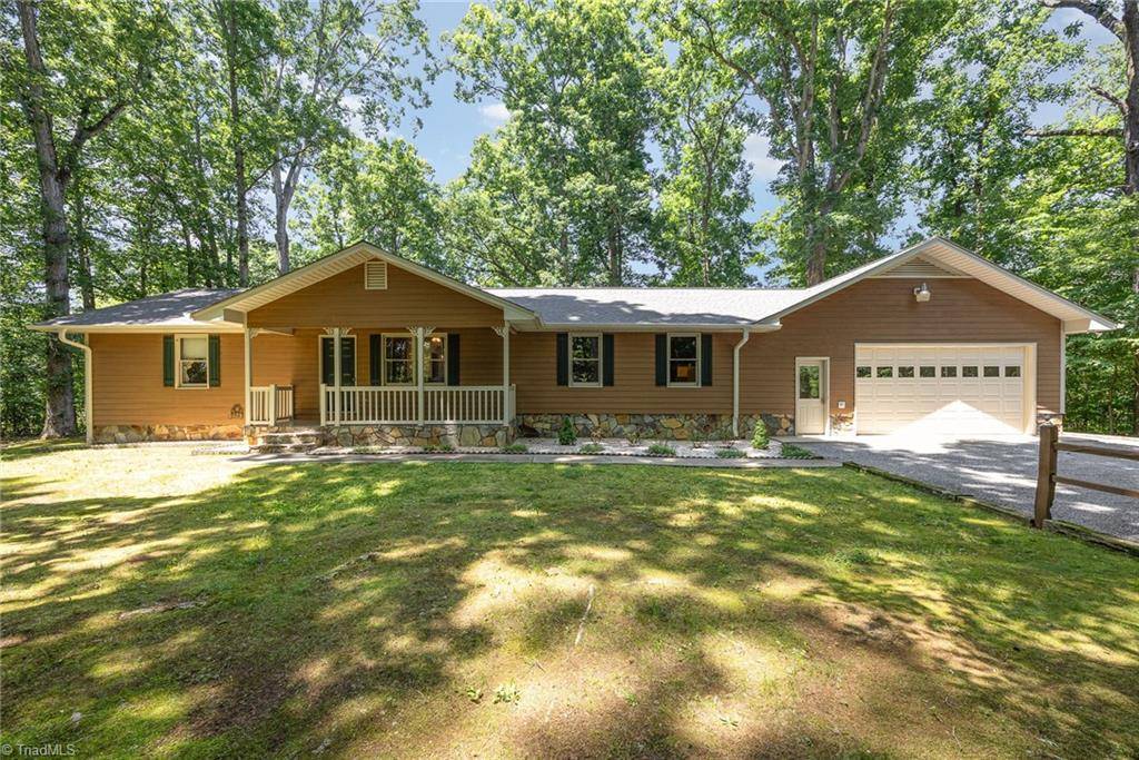 2816 Hoots RD, Hamptonville, NC 27020