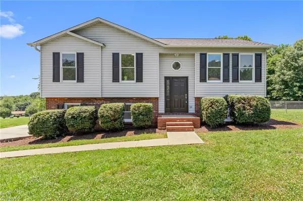 8210 Creedmoor DR, Rural Hall, NC 27045
