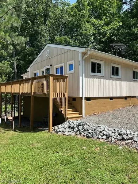 113 Red Budd DR, New London, NC 28127
