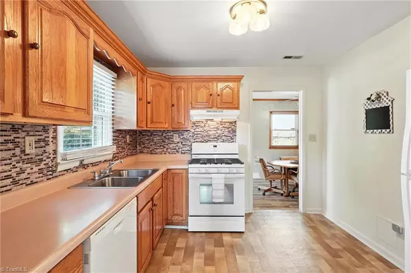 Winston-salem, NC 27107,827 Woodcote DR