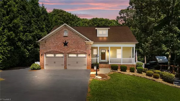 8483 Austin Hill LN, Tobaccoville, NC 27050