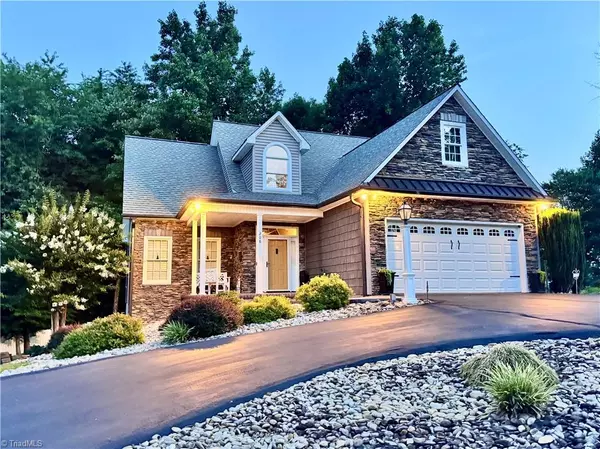 208 Triplett ST, Jonesville, NC 28642
