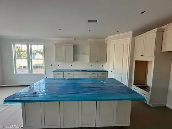 Summerfield, NC 27358,5506 Penguin DR