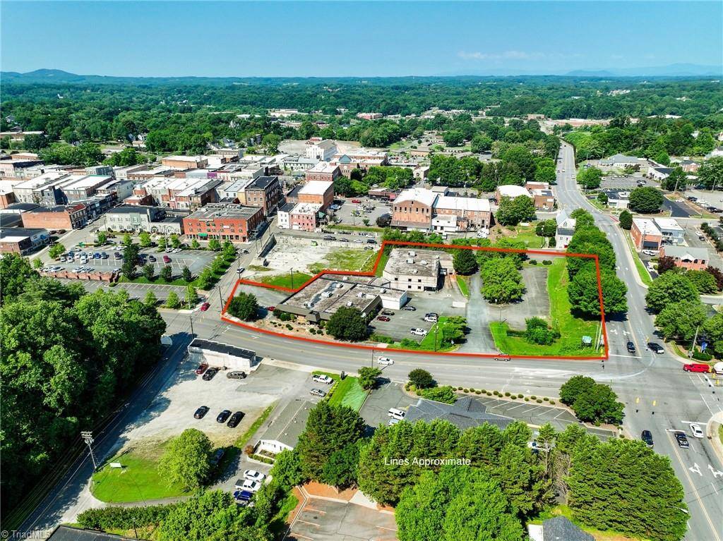 319 N Renfro ST, Mount Airy, NC 27030