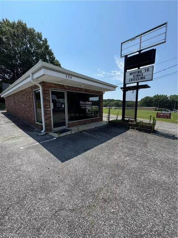 King, NC 27021,239 Main ST