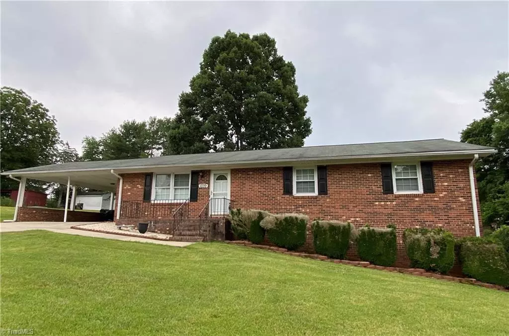 King, NC 27021,1039 Dogwood DR