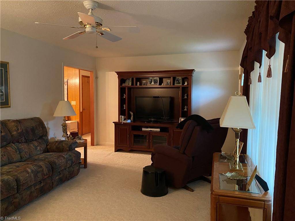 King, NC 27021,1039 Dogwood DR