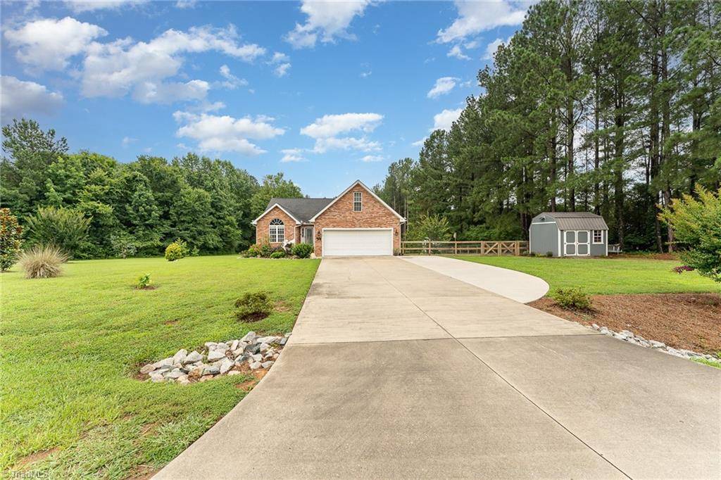 Asheboro, NC 27205,2472 Woods Stream LN