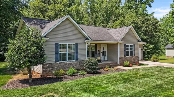 Stokesdale, NC 27357,134 Stones Point CT